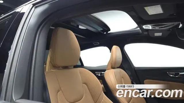 Volvo S60 2019 — Фото 19/20