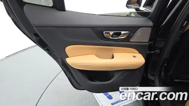 Volvo S60 2019 — ფოტო 5/33