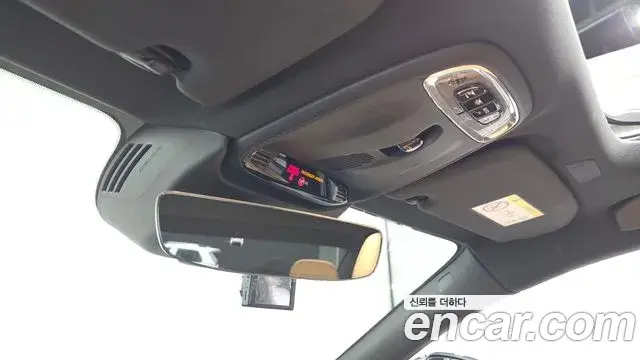 Volvo S60 2019 — ფოტო 29/33