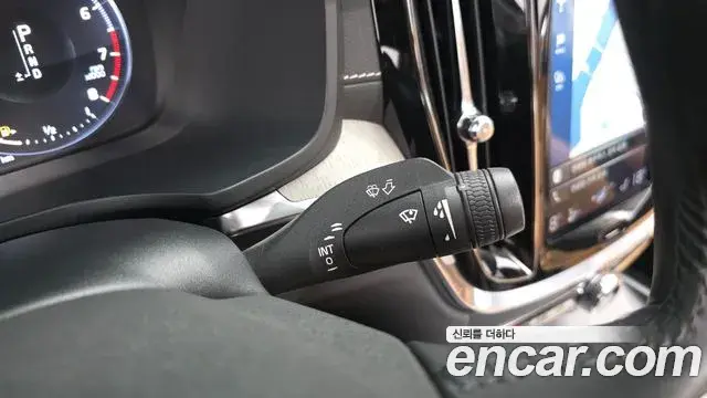 Volvo S60 2019 — ფოტო 4/33
