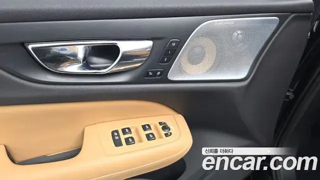 Volvo S60 2019 — ფოტო 14/33