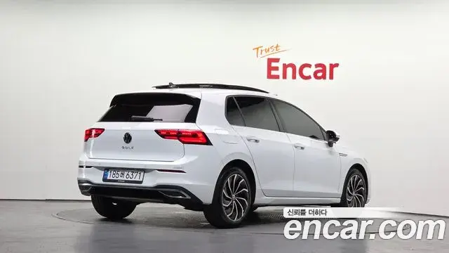 Volkswagen Golf 2022 — Şəkil 10/20