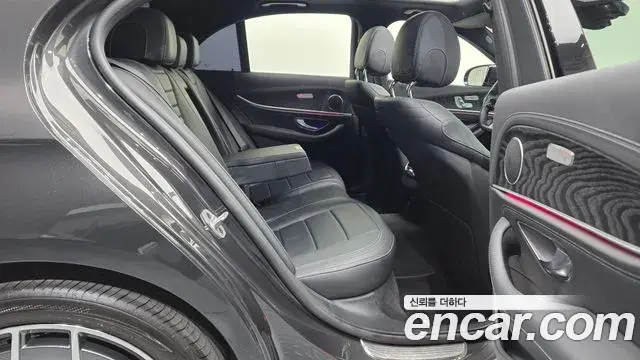 Mercedes-Benz E-Class 2021 — Фото 12/20