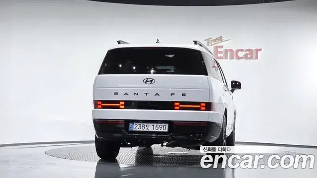 Hyundai Santa Fe 2024 — Фото 4/20
