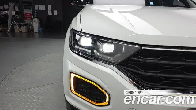 Volkswagen T-Roc 2022 — Şəkil 34/35