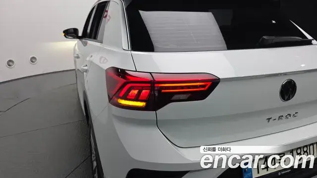 Volkswagen T-Roc 2022 — Şəkil 27/35