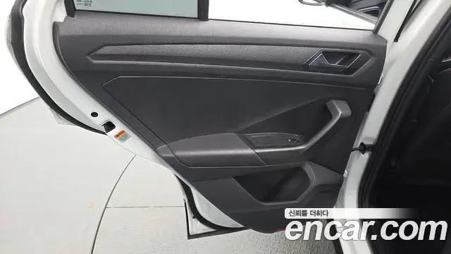 Volkswagen T-Roc 2022 — Şəkil 22/35