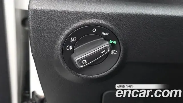 Volkswagen T-Roc 2022 — Şəkil 25/35