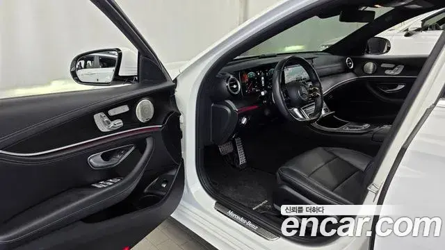 Mercedes-Benz E-Class 2022 — Фото 10/20