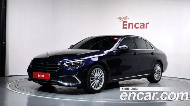 Mercedes-Benz E-Class 2021 — Фото 1/20