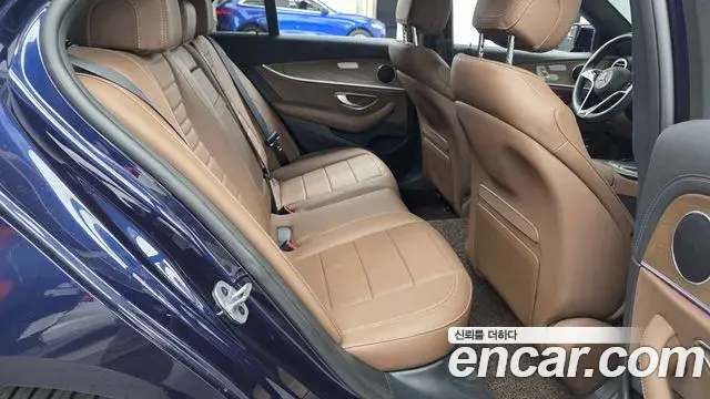 Mercedes-Benz E-Class 2021 — Фото 11/20
