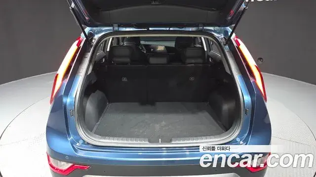 Kia Niro 2023 — Şəkil 28/30