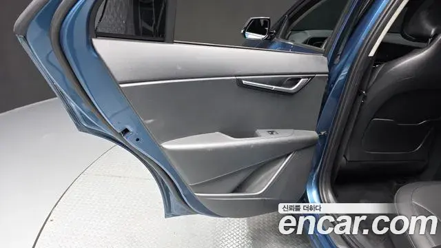 Kia Niro 2023 — Şəkil 25/30