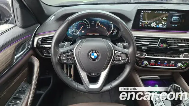 BMW 5 Series 2018 — Фото 12/20