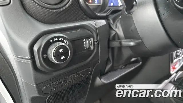 Jeep Wrangler 2025 — Фото 18/20