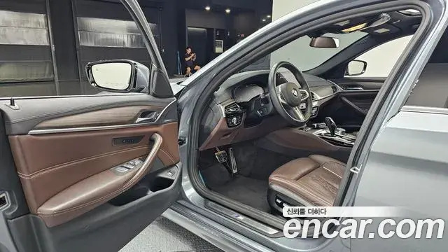 BMW 5 Series 2019 — Фото 10/20