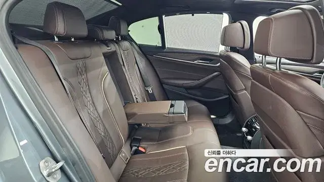 BMW 5 Series 2019 — Фото 12/20