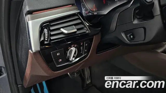 BMW 5 Series 2019 — Фото 16/20