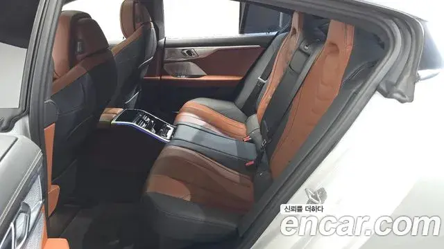 BMW 8 Series 2023 — Фото 11/20