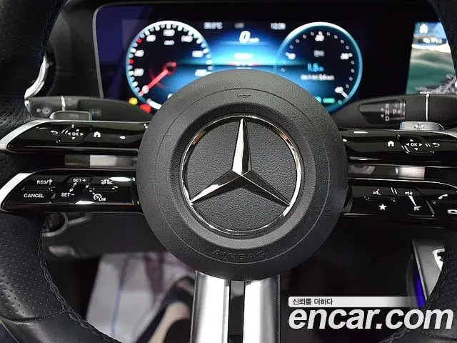 Mercedes-Benz E-Class 2021 — Фото 10/20