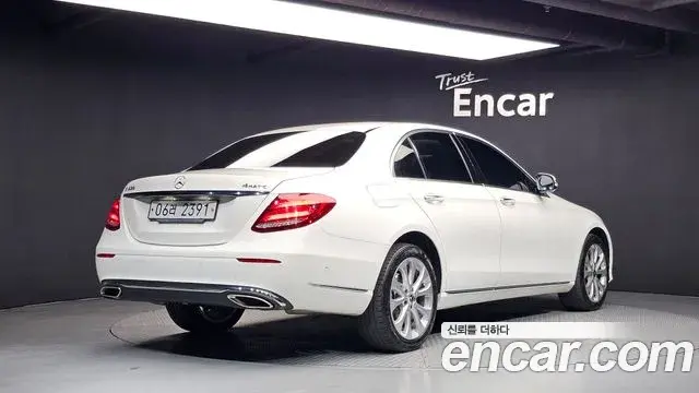 Mercedes-Benz E-Class 2018 — Фото 2/20
