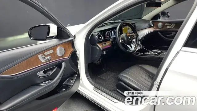 Mercedes-Benz E-Class 2018 — Фото 10/20