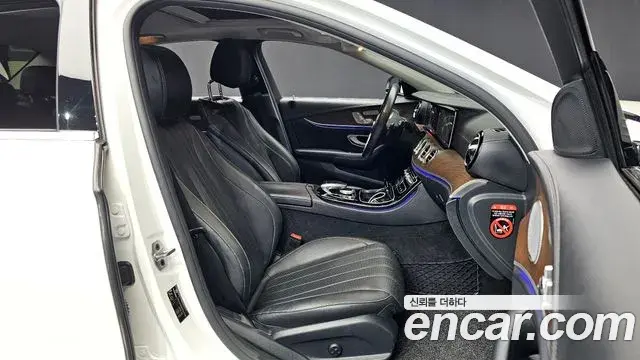 Mercedes-Benz E-Class 2018 — Фото 11/20
