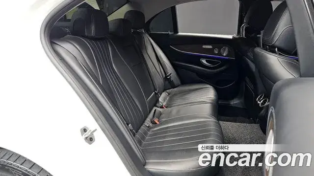 Mercedes-Benz E-Class 2018 — Фото 12/20