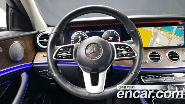 Mercedes-Benz E-Class 2018 — Фото 13/20