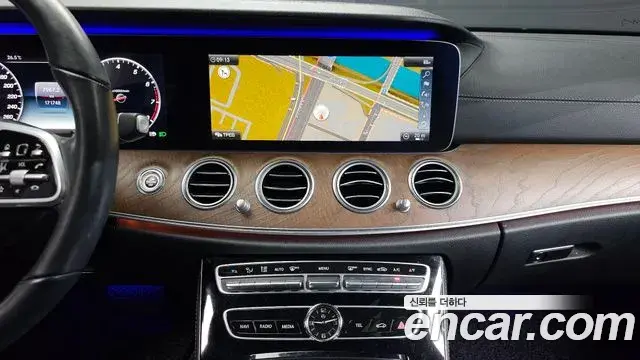 Mercedes-Benz E-Class 2018 — Фото 14/20