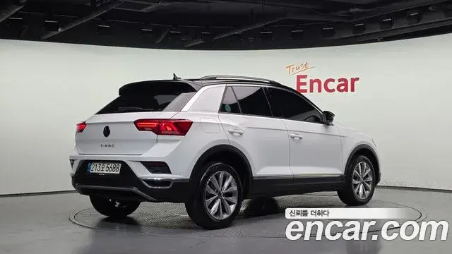 Volkswagen T-Roc 2021 — Photo 17/20