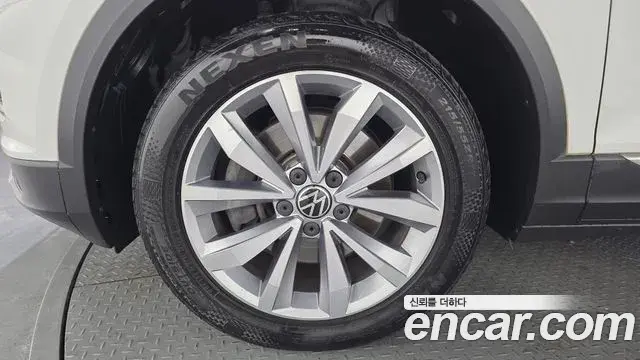 Volkswagen T-Roc 2021 — Photo 4/20