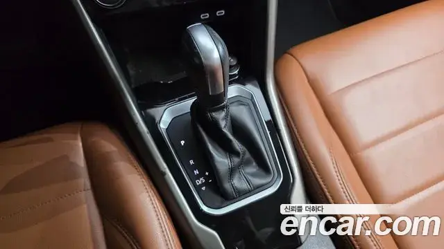 Volkswagen T-Roc 2021 — Photo 19/20