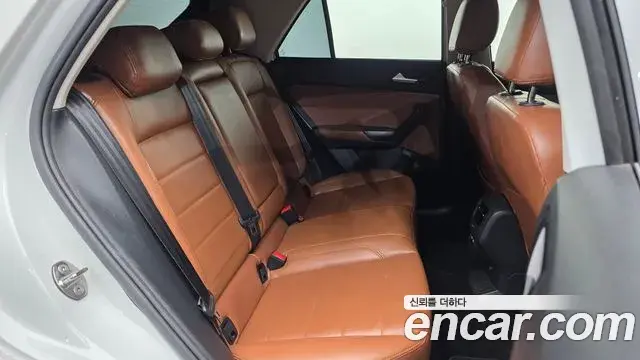 Volkswagen T-Roc 2021 — Photo 9/20
