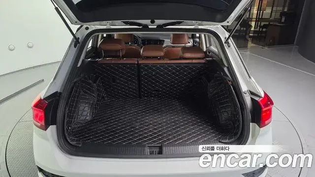 Volkswagen T-Roc 2021 — Photo 18/20