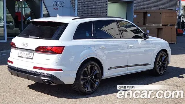 Audi Q7 2025 — Фото 1/20