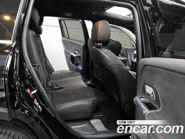 Mercedes-Benz GLB-Class 2023 — Фото 11/20