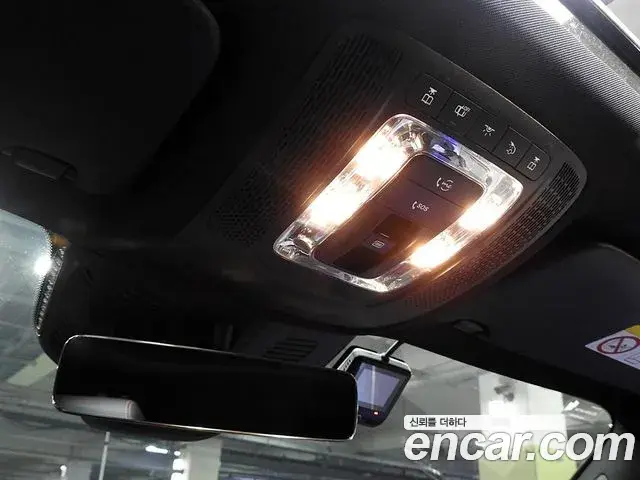 Mercedes-Benz GLB-Class 2023 — Фото 12/20