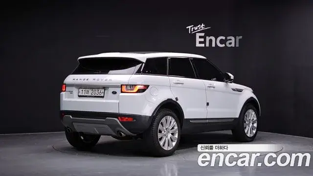 Land Rover Range Rover Evoque 2018 — Photo 2/34