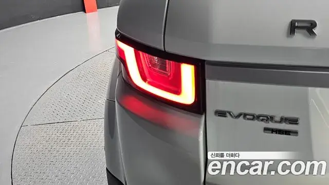 Land Rover Range Rover Evoque 2018 — Photo 32/34