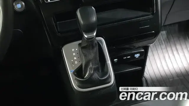 Hyundai Staria 2025 — Фото 9/20