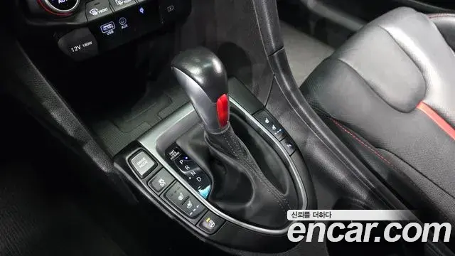 Hyundai Veloster 2020 — Фото 9/20