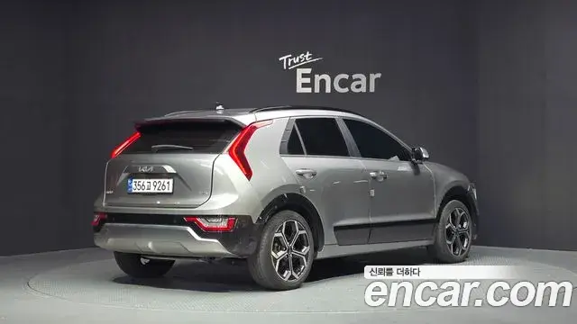 Kia Niro 2023 — Фото 2/20