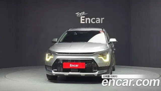 Kia Niro 2023 — Фото 3/20