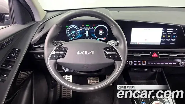 Kia Niro 2023 — Фото 13/20