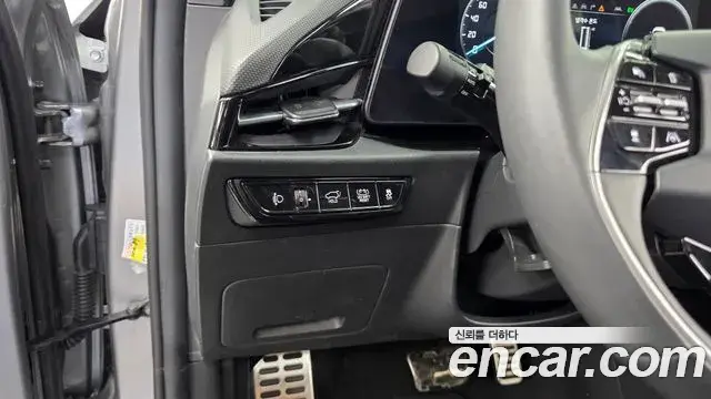 Kia Niro 2023 — Фото 16/20