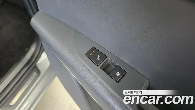 Kia Niro 2023 — Фото 18/20