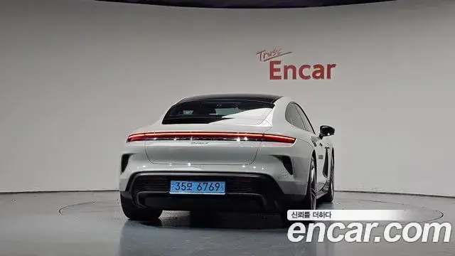 Porsche Taycan 2024 — Photo 15/37