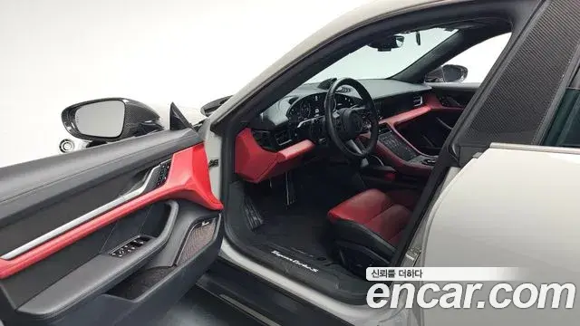 Porsche Taycan 2024 — Photo 9/37