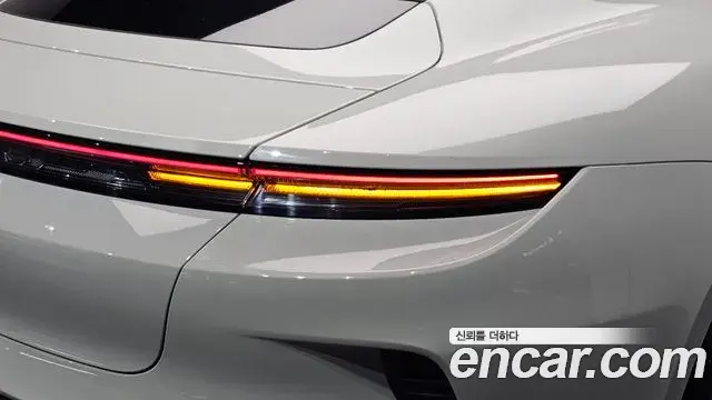 Porsche Taycan 2024 — Photo 30/37